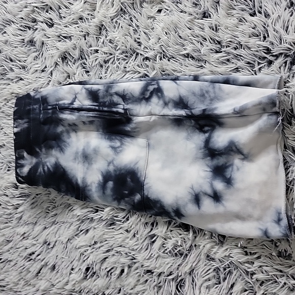 Tye dye Short 🤍 - Picture 7 of 9
